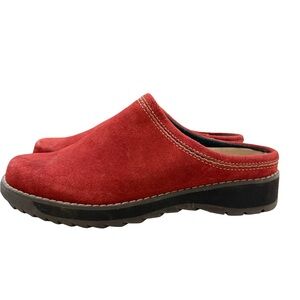 Sporto Red Suede Slip-On Clogs